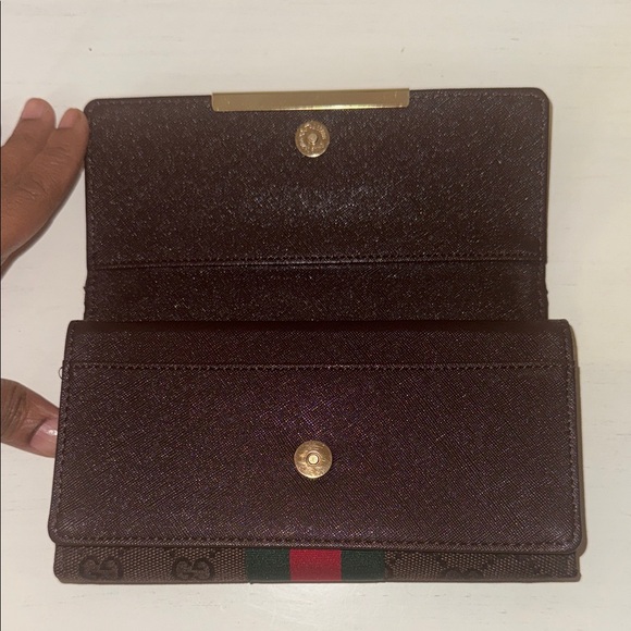 G G  Inspired Wallet with Signature Red and Green Accents - Picture 6 of 11